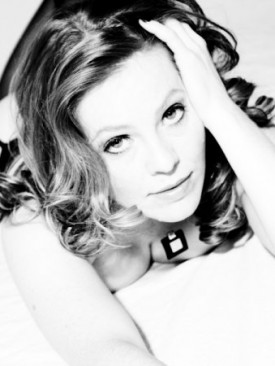 Model Camelia