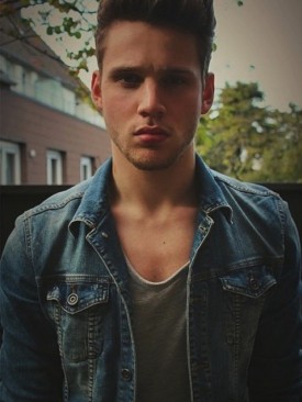 Model Leon