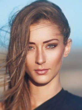 Model Cynthia